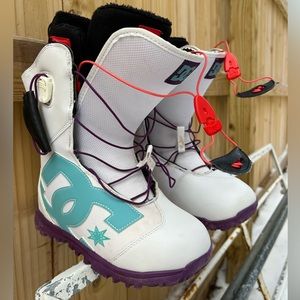 DC Avour Snowboard Boots Single Line Closure